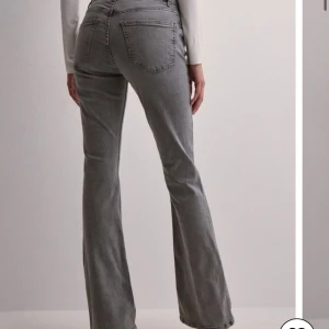 Gina Tricot Lågmidjade bootcut jeans - Från Gina Tricot, använder ej.