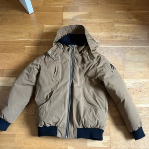 Moose knuckles vinterjacka  (ÄKTA) - En moose knuckles jacka som är i 10/10 skick  Den har använts ett få antal gånger  Priset går att diskutera 