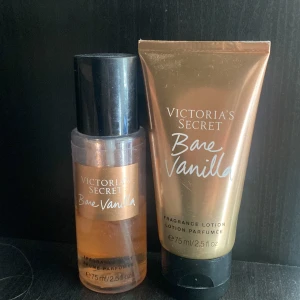 Victorias secret  - Ett kitt av bare Vanilla, perfekt för daglig användning. 50% kvar av parfymen och krämen är knappt använd. Nypris 250kr