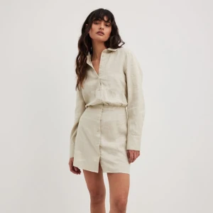 Linneklänning - Jättefin skjort klänning i linne från nakd.  Använd ett fåtal gången. Skriv för fler bilder🌸