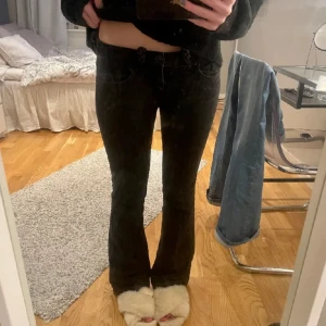 Lågmidjade jeans - As lågmidjade och snygga jeans som inte kommer till använding!🥰