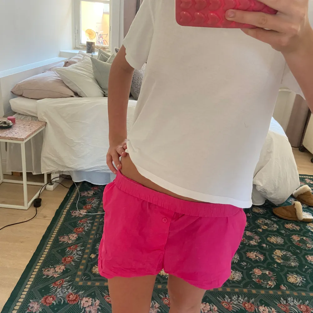 Såå gulliga rosa shorts men tyvärr aldrig kommit till andvändning ❤️. Shorts.