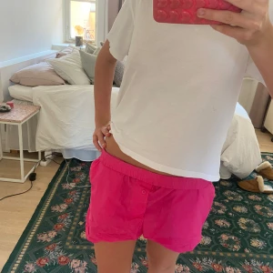 Rosa shorts  - Såå gulliga rosa shorts men tyvärr aldrig kommit till andvändning ❤️