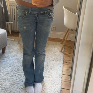 Diesel jeans  - Säljer mina såå coola diesel jeans! Midjemått: 42 Innerbenslängd:83