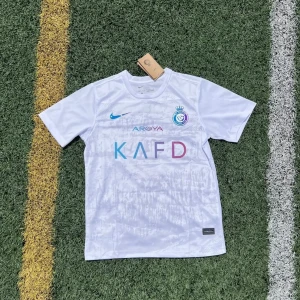 Al nassr ronaldo third kit  - En undebar snygg ronaldo al nassr tröja i player version  helt ny och oanvänd med tagg kvar  väldigt vacker färg postar inom 24h skriv vid funderingar pris kan diskuteras 