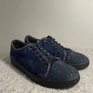 Lanvin skor - Hej! Säljer nu dessa galet snygga lanvin skor. Skorna är i fint skick 8/10. Med skorna medföljer dustbag 