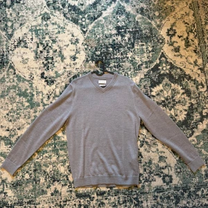 These Glory Days stickad tröja  - Stickad tröja från these glory days som jag köpte och legit aldrig hade på mig. Köpte den för runt 800. Vill bara få bort ur min garderob Pris kan diskuteras vid riktigt snabb affär 