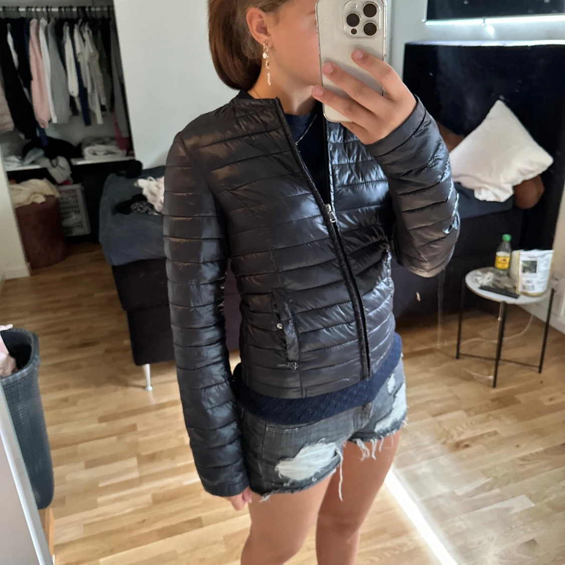 Svart pufferjacka från Guess - 91