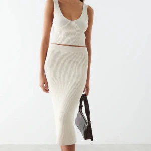 Stickad set - Från Gina. Båda delar är i storlek S. Pris är för båda delar