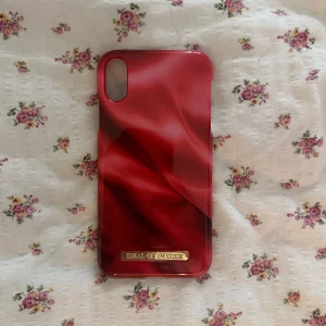 Ideal Of Sweden skal  - Säljer dessa fyra Ideal Of Sweden skal för 80kr tillsammans! De passar tyvärr inte min nuvarande mobil, utan de tillhör er med iPhone Xr 💕Ge gärna prisförslag 🥰
