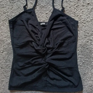 Svart linne - Svart linne köpt på bik bok✨️ Aldrig använt🌸 Storlek xs🫶 Nyskick💖 