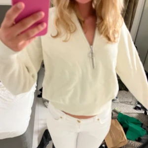 Jättefin stickad tröja från carinwester🥰 - Jättefin stickad tröja med dragkedja från Carin wester i storlek xs. Jättefin färg och perfekt till hösten. Bra skick 🥰