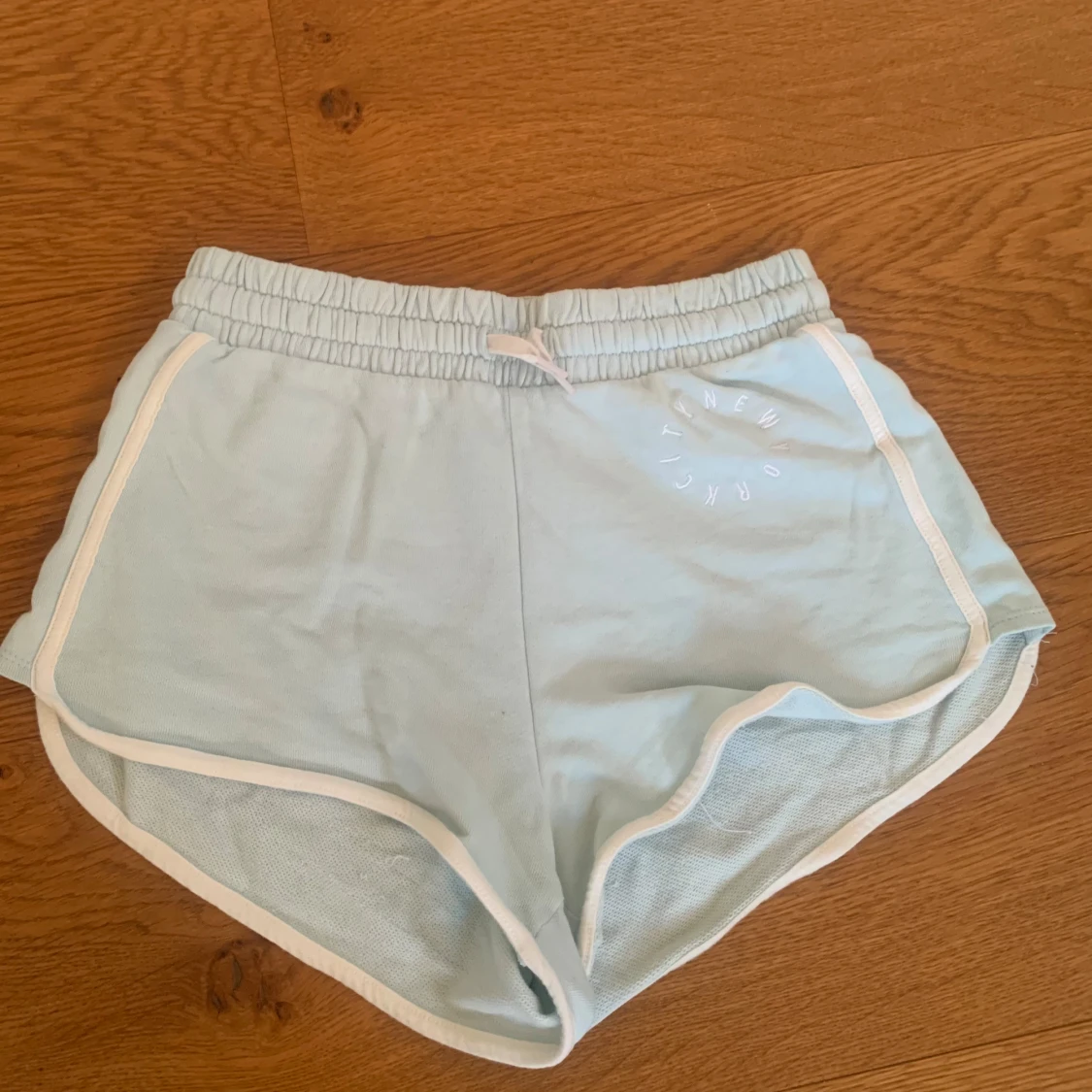 Ljusblå träningsshorts