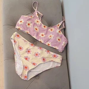 Bikini lätt vadderad strlk 160 - Oanvänd bikini strlk 160