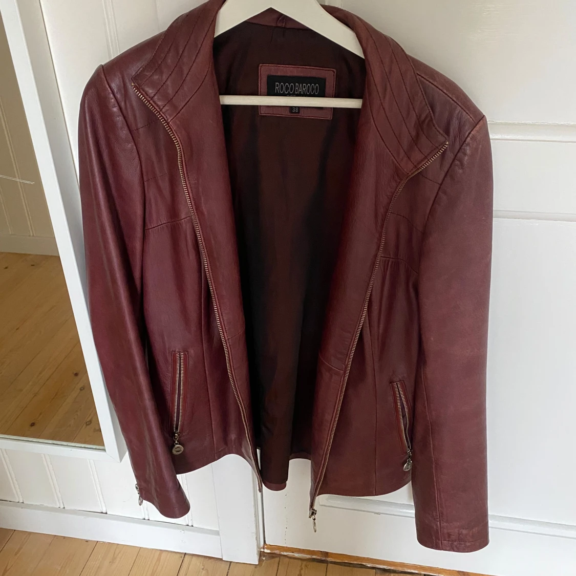 Vinröd skinnjacka  - 91