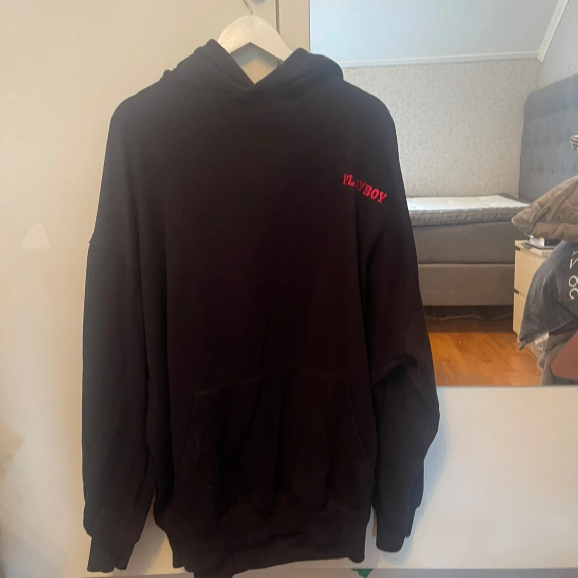 Oversized playboy hoodie från Missguided