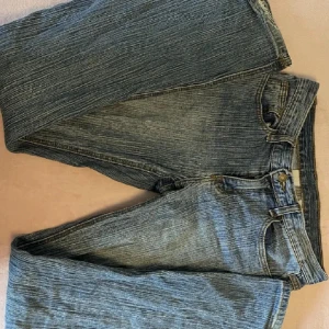 Brandy Melville Jeans  - Säljer dessa jeans köpta här på plick då de inte passade mig. Storlek s