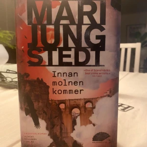 Innan molnen kommer av Mari Jungstedt - Innan molnen kommer av Mari Jungstedt. Inbunden.  Nyskick 