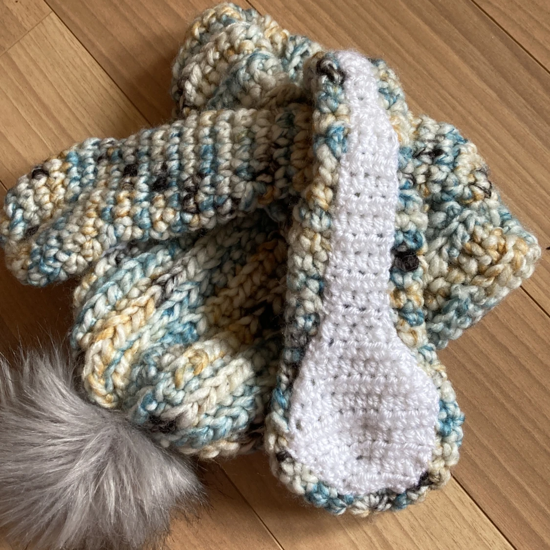 Blå mössa med kaninöron - 91