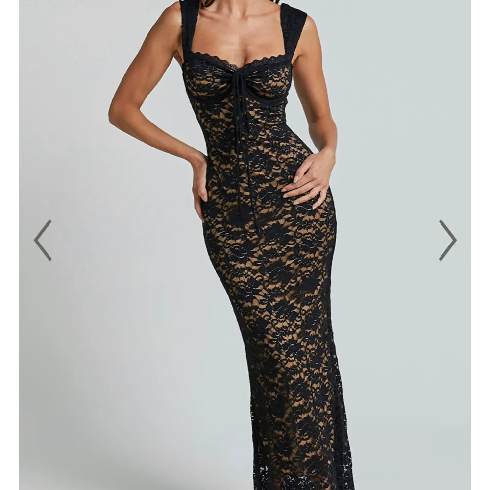 Söker denna klänning från showpo. Om någon har den i storlek 36 eller 38 och skulle vilja sälja hör av dig till mig så kan vi diskutera pris 💖. Klänningar.
