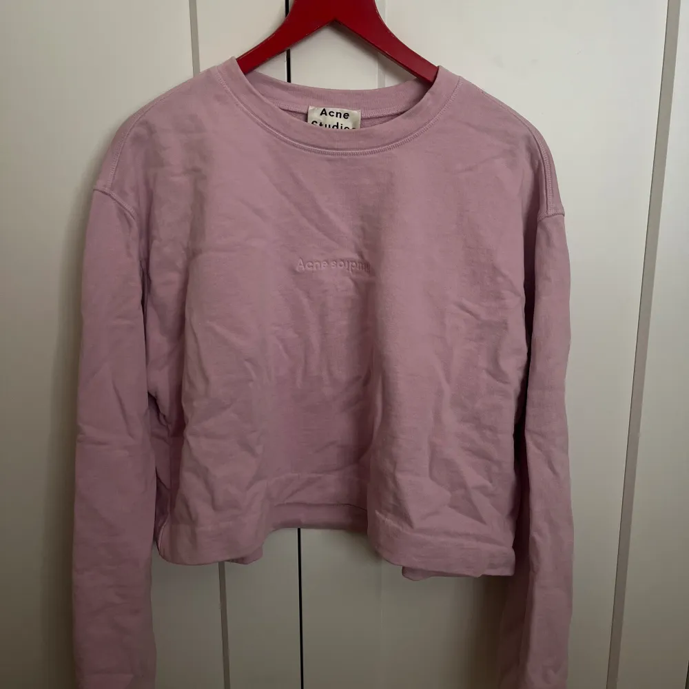 Rosa/lila sweatshirt från Acne Passar XS-M . Tröjor & Koftor.