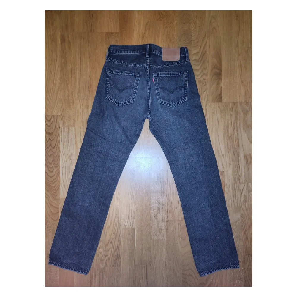 Svarta Levi's 501 W27 L30 Nyskick - oanvända . Jeans & Byxor.