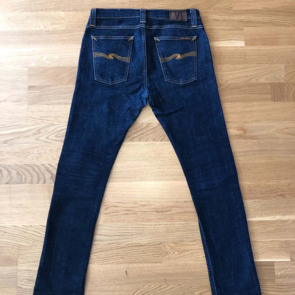 Fina nudie jeans i gott skick  Storlek 30 30  Skriv gärna för fler bilder eller om du har några frågor!. Jeans & Byxor.