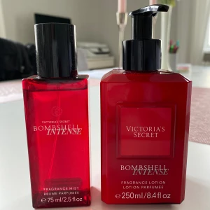 Victoria’s secret body mist & body lotion  - Body mist & body lotion från Victoria’s secret. Båda är fulla. Oanvända, endast testade.  (Vid intresse kan jag skicka med de röda trosorna från VS gratis som jag också säljer. Se separat annons 🥰)