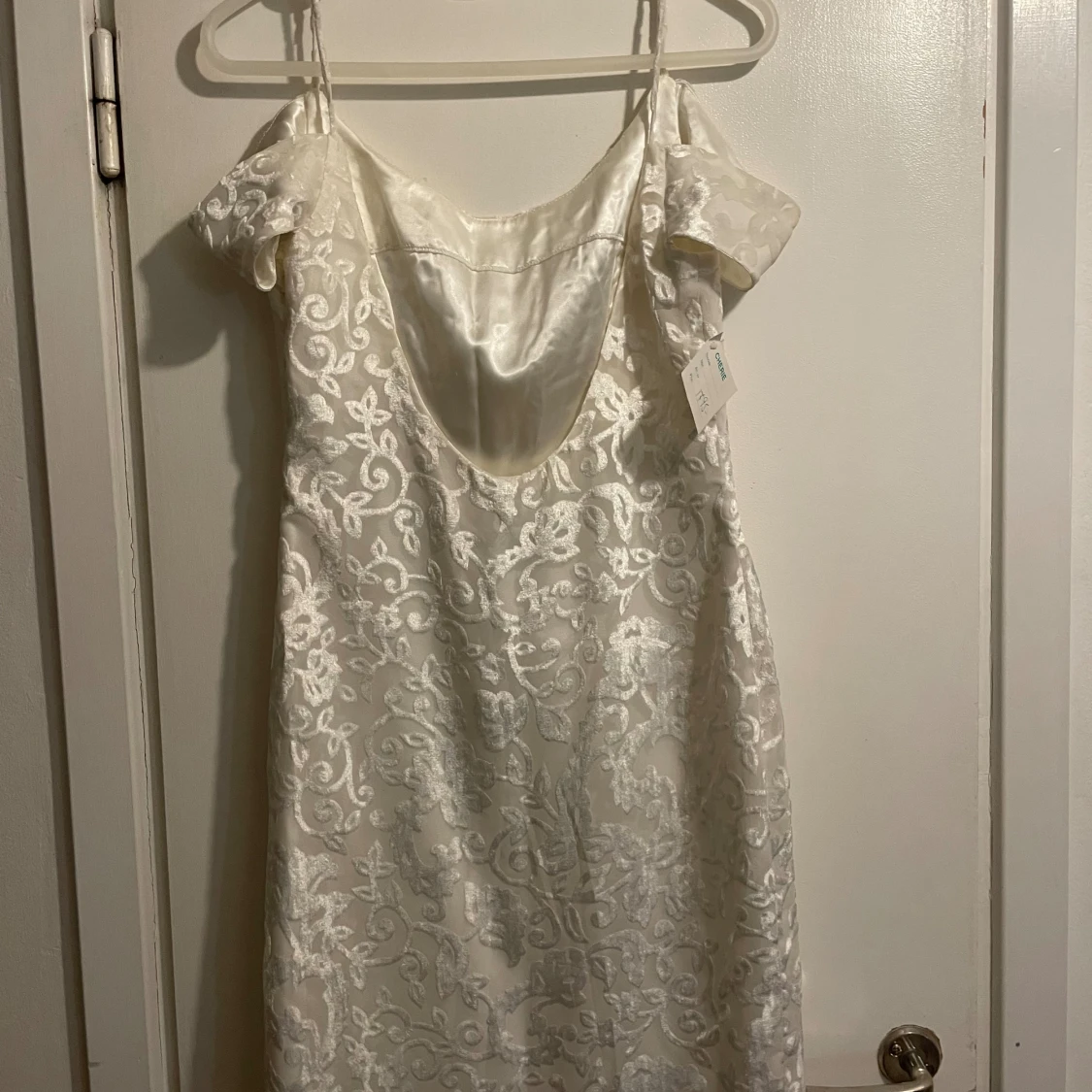 Oanvänd vit klänning  - 92