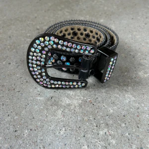 BB Simon bälte - Snyggt BB simon bälte i nyskick! Pris går och diskutera. Ställ gärna frågor och annat