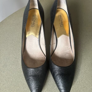 Michael Kors Klackar Pumps  - Michael Kors Klackskor Pumps, använda fåtal gånger, klackhöjd 9 cm