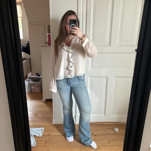 Blus zara  - Säljer min fina zara blus som knappt kommit till användning. 😽