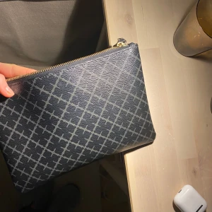 Malene birger väska  - Så fin väska från Melene Birger, modellen heter Ivy. Väskan är fint skick. Nypriset är ca 1200💕