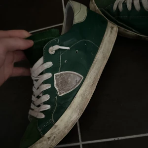 Philippe Model strl 44 - Philippe Model storlek 44. Väldigt unik färg. Skicket är 8/10. Skriv dm för fler bilder eller frågor, priset kan diskuteras även. 