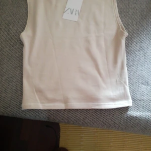 Zara topp - Säljer då jag redan har en likadan, aldrig använd