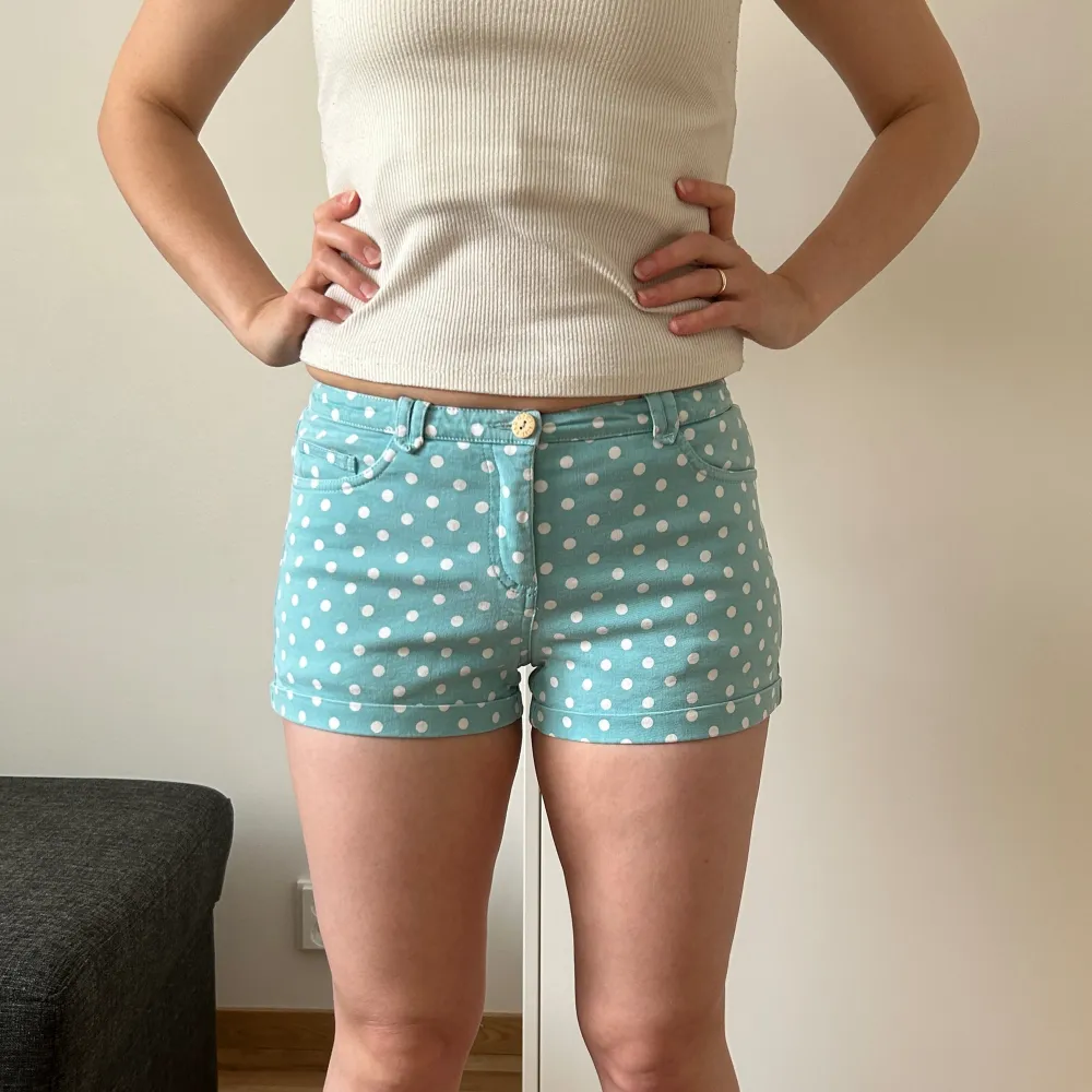 Mini spotted blue short. Shorts.