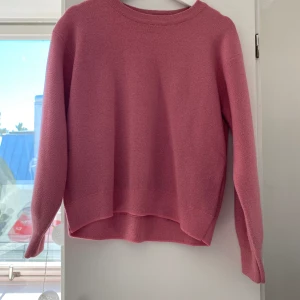 Zara tröja - Glittrig rosa tröja från zara. Använd ca 5 gånger och i superbra skick