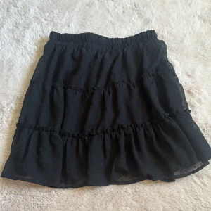 Volangkjol - Jättefin volangkjol köpt på new yorker. Aldrig använd vad jag kommer ihåg💗