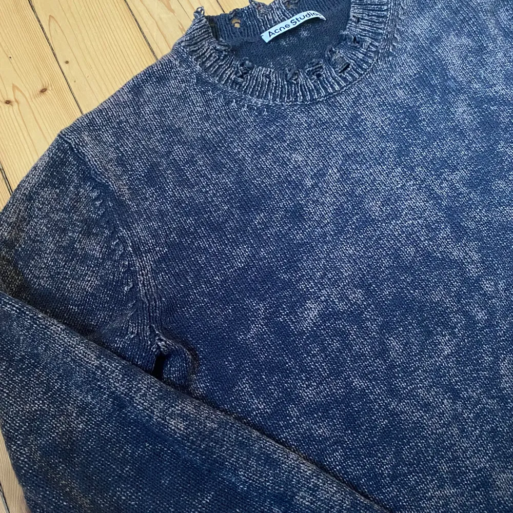 Beautiful oversized knit sweater from Acne Studios with. Fits oversized and relaxed. Tagged size S, fits S-M. . Stickat.