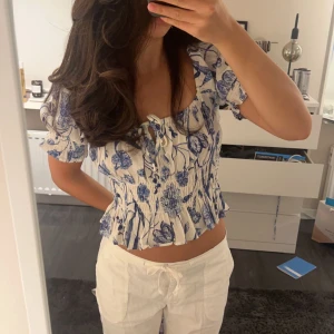 Sommartopp  - Så söt sommrtopp från h&m!! Hör av dig vid frågor eller för fler bilder🤍