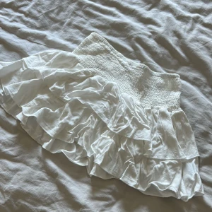 Super söt mini kjol  - Använd 1 gång, super fin kommer inte till användning då jag köpt en liknade kjol 😊