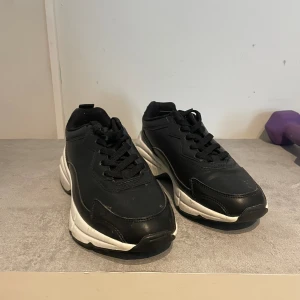 skor - sneakers i nytt skick