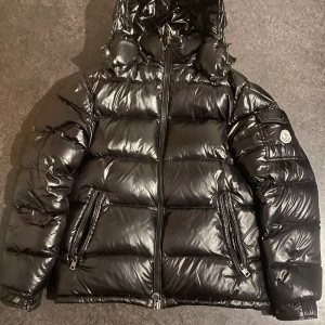 Moncler maya - Det är som ny och det är oskadd. Inga skador