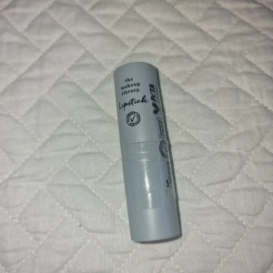 Läppstift - Helt ny och oanvänd då jag inte tycker att jag passar i rött🫶🏼