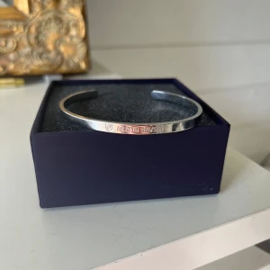 Djurgården Armband  - Snyggt armband i Silver Kan anpassa storleken något på den