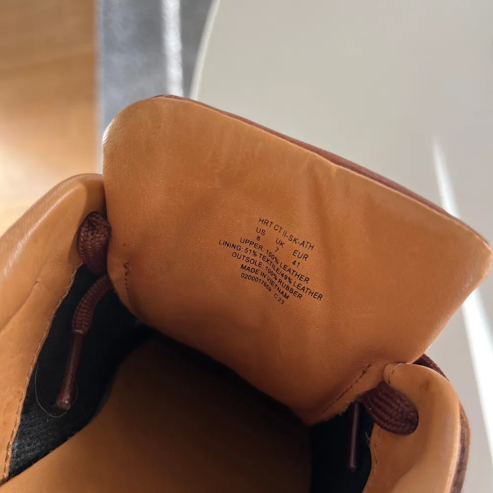 Polo Ralph Lauren skor ”Heritage Court II Leather Sneakers Polo Pale Russet” Använda endast en gång, mycket bra skick! Kartong finns!. Skor.