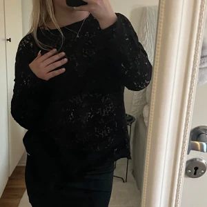 Spetstopp - Superfin spetstopp! Den är i nyskick! Är i storlek L men sitter bra på mig som är en XS!