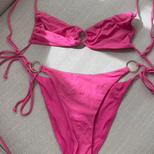 Superfin bikini till sommaren💗 - Bikini från Gina Tricot. Använd men inga fläckar/hål osv.☺️