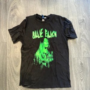 Billie Eilish t shirt  - Fint skick, knappt använd. 