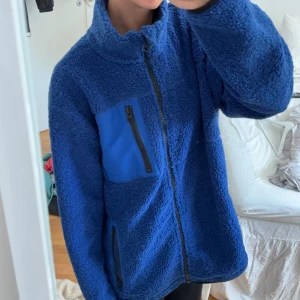 Mörkblå flis - En cool oversized mörkblå flis. Använd få gånger